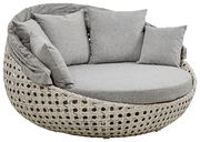 Runde Gartenmuschel mit grauen Kissen, seitliche Perspektive