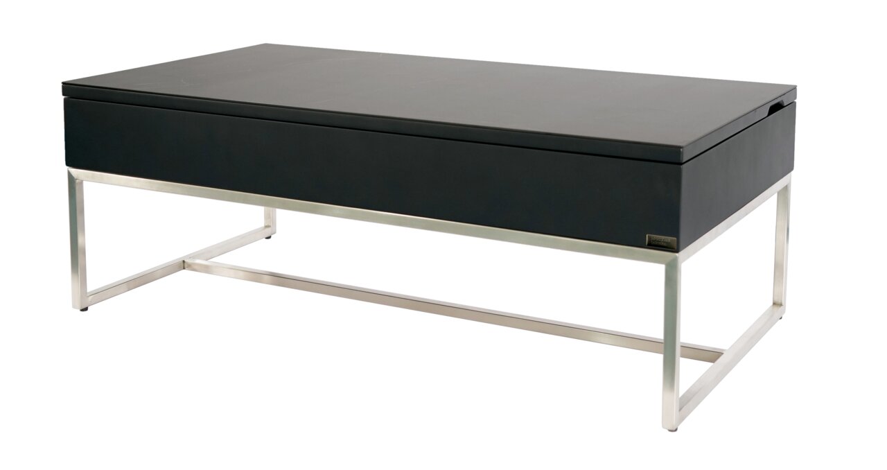 Moderner Couchtisch mit schwarzer Tischplatte und silbernem Metallgestell, seitliche Perspektive