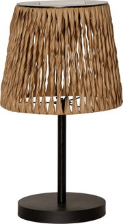 Frontansicht einer Tischlampe mit naturfarbenem, geflochtenem Schirm aus Papier-/Rattanoptik und schwarzem Metallfuß auf weißem Hintergrund