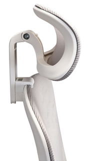 Seitliche Nahaufnahme eines weißen Drehstuhls mit ergonomischer Rückenlehne und Armlehne.