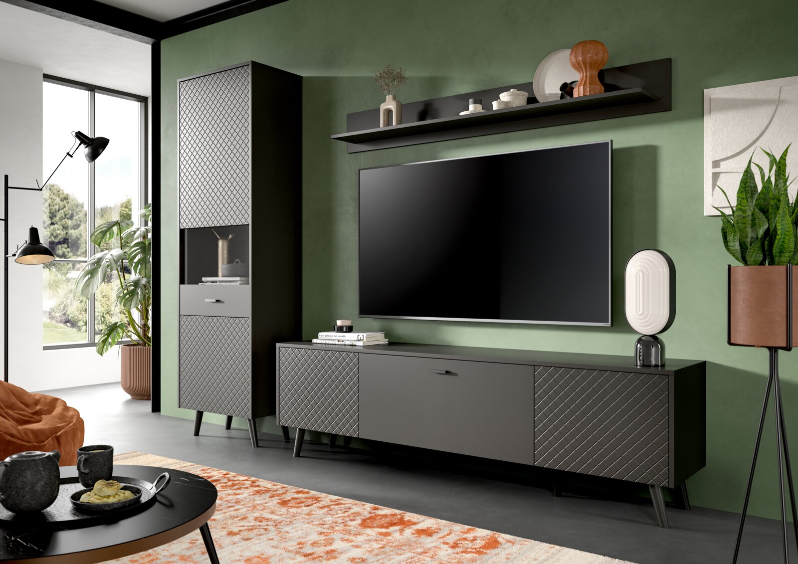 MID.YOU Wohnkombination LINEA Moderne Wohnkombination in einem stilvollen Wohnzimmer mit grüner Wand, bestehend aus einem hohen Schrank, einem TV-Board und einem Wandregal, seitliche Perspektive.