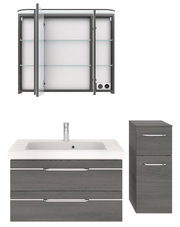 Badblock-Set bestehend aus einem Spiegelschrank mit offenen Türen, einem Waschbeckenunterschrank mit Waschbecken und einem hohen Seitenschrank, frontal abgebildet.