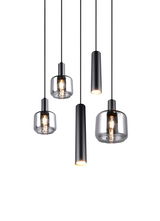 Moderne Pendelleuchte MATARO von Trio Leuchten mit fünf hängenden Lampenschirmen aus Glas und Metall, seitliche Perspektive