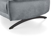Nahaufnahme eines Sofafußes in modernem Design, seitliche Perspektive