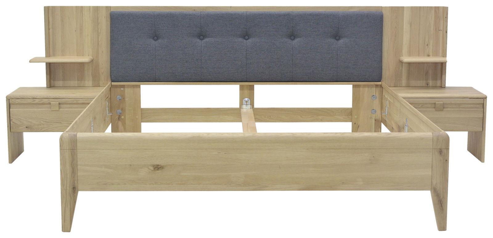 Frontale Ansicht einer Bettanlage aus Holz mit grauem, gepolstertem Kopfteil und integrierten Nachttischen.