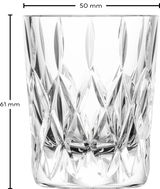 Kristallklares Schnapsglas mit elegantem Schliffmuster, 50 mm Durchmesser und 61 mm Höhe, Frontalansicht.