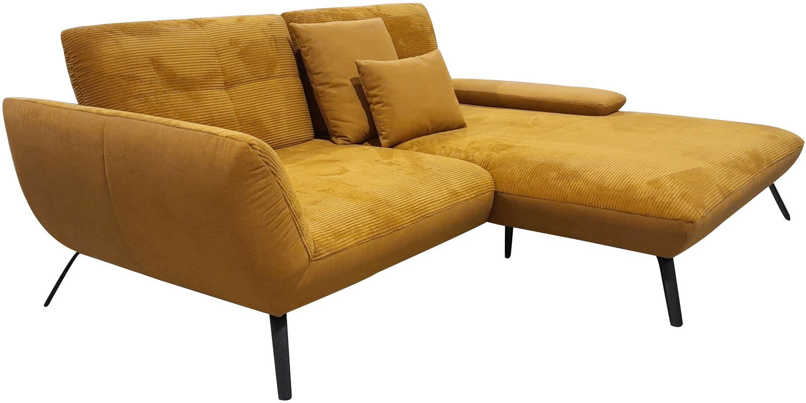 Senfgelbes Ecksofa mit Samtbezug und schwarzen Metallfüßen, seitliche Perspektive
