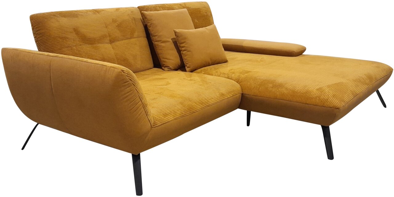Senfgelbes Ecksofa mit Samtbezug und schwarzen Metallfüßen, seitliche Perspektive