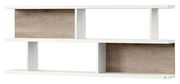 Modernes Wandboard mit zwei Ebenen in Holzoptik, frontal betrachtet.