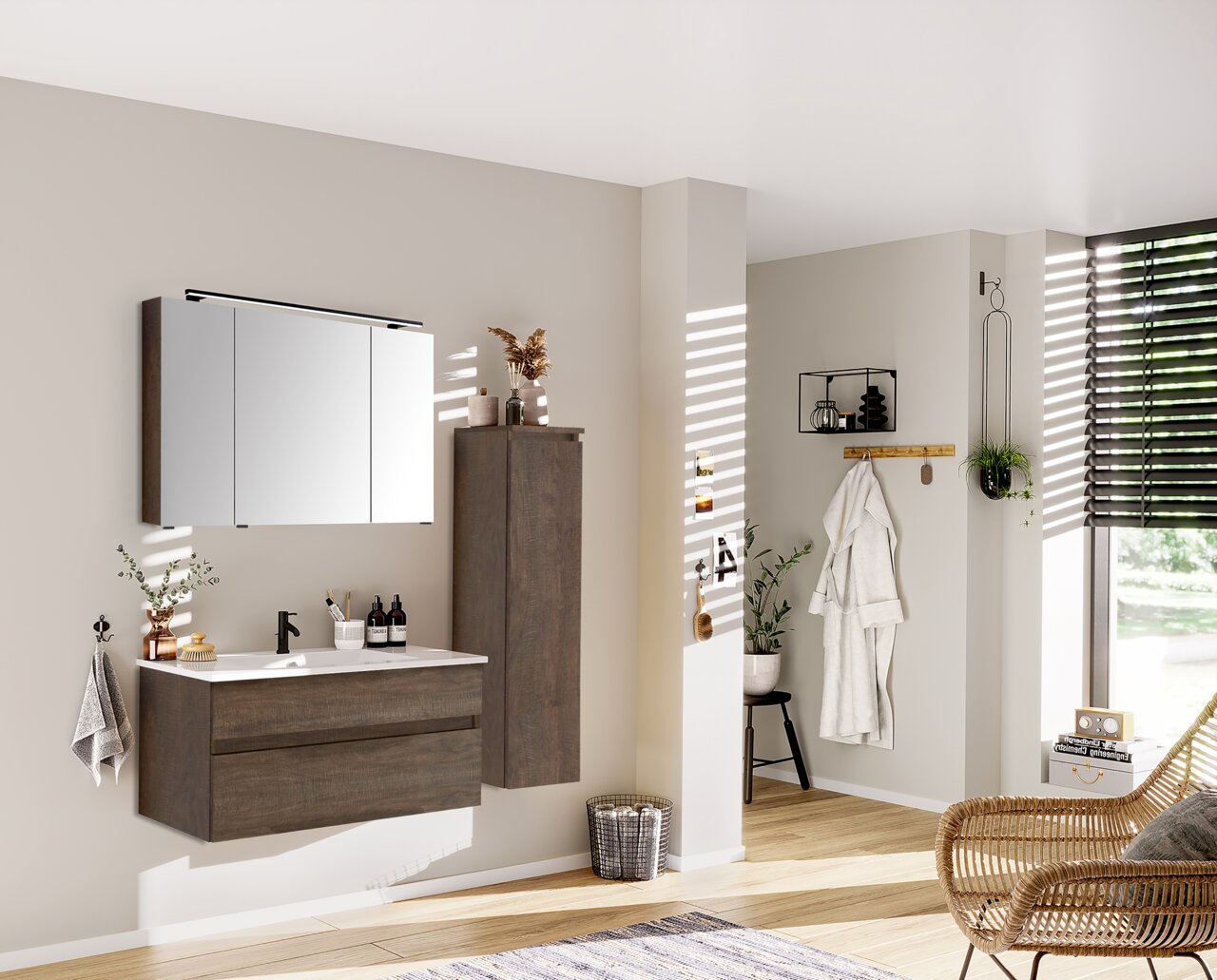 Moderne badkamerkast in donkere houtlook, rechts tegen de muur gemonteerd, met decoratieve elementen erop, gefotografeerd vanuit zijaanzicht.