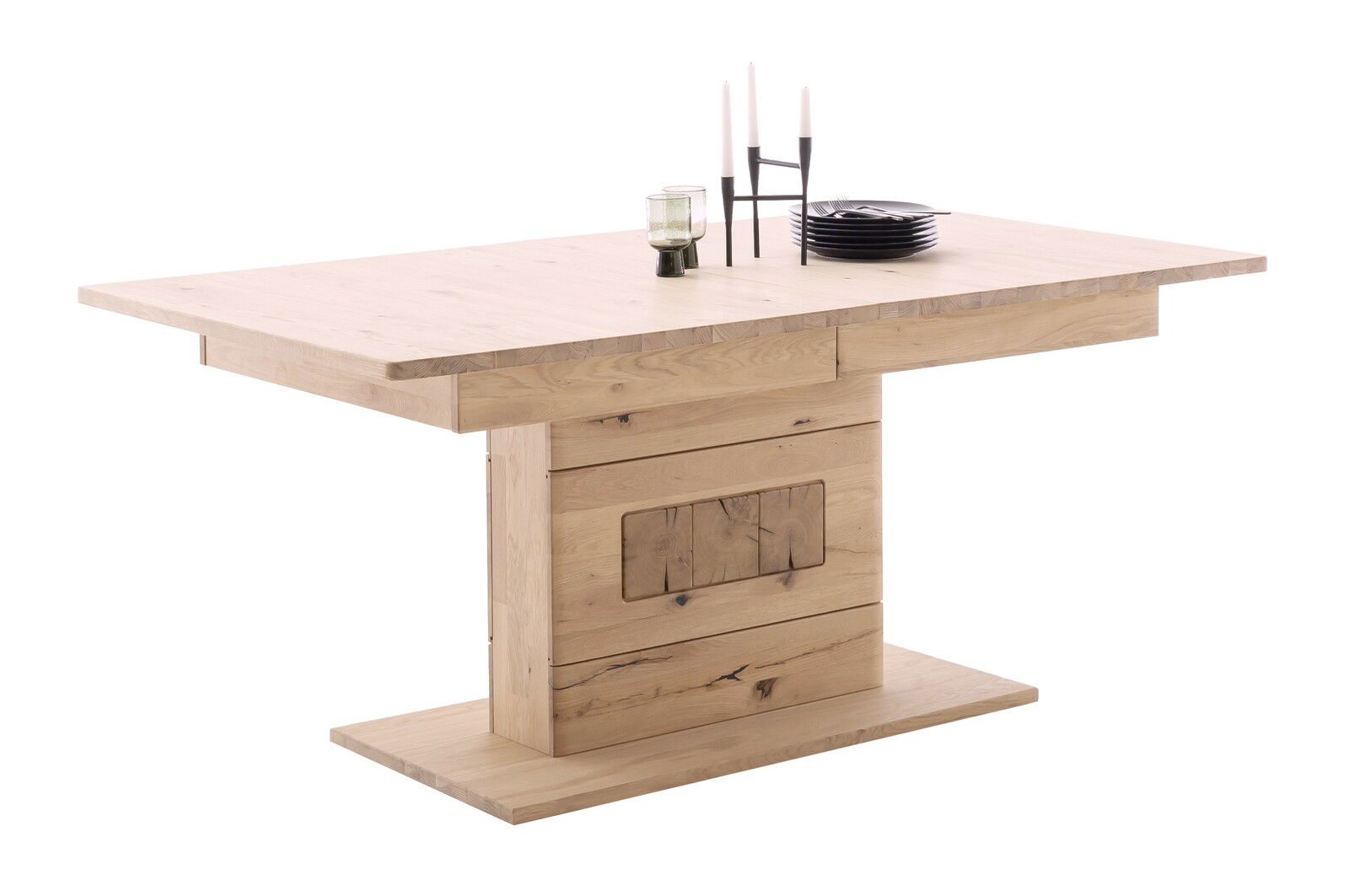 Moderner Esstisch aus hellem Holz mit rechteckiger Tischplatte und zentralem Standfuß, seitliche Perspektive.