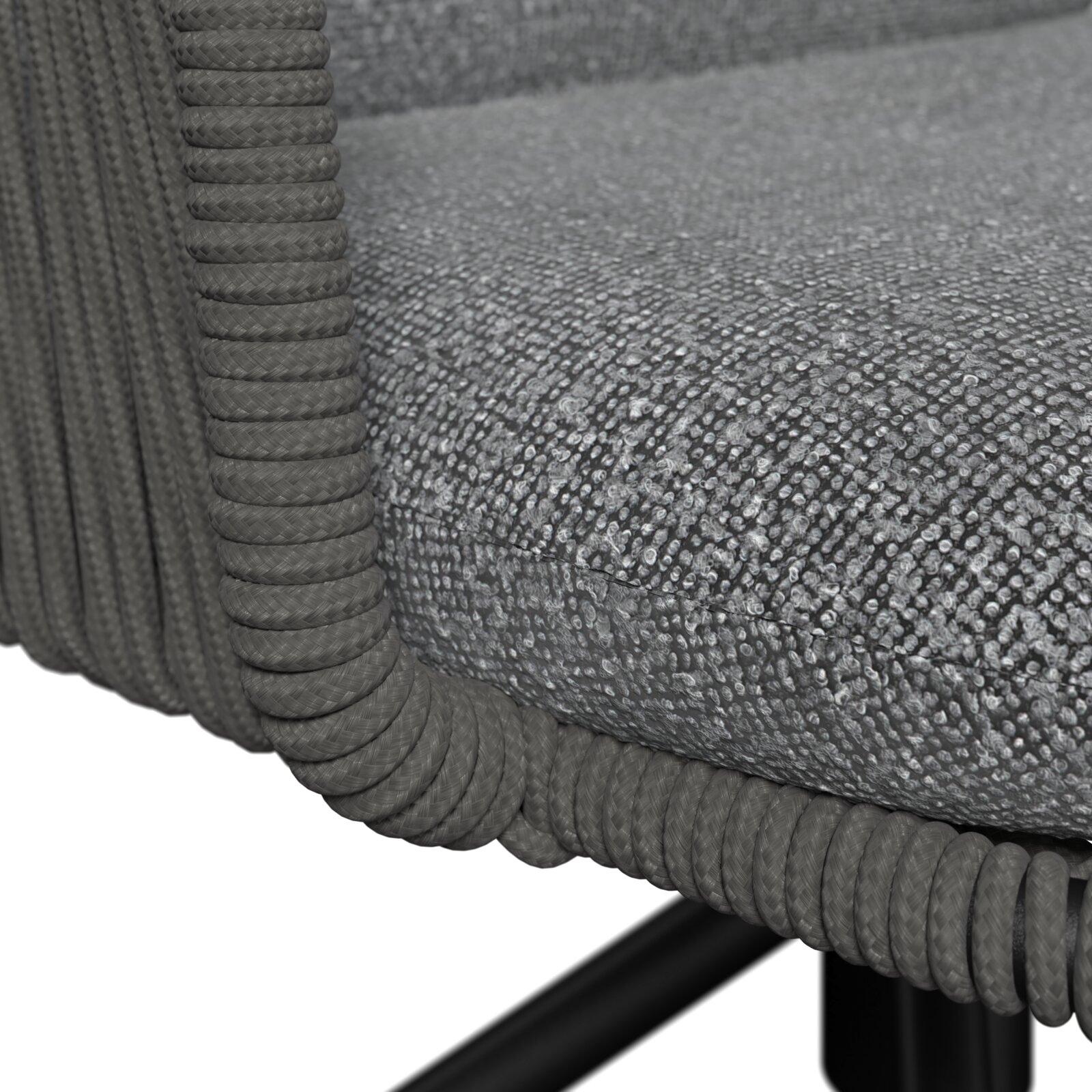 Detailaufnahme eines grauen Polsterkissens mit strukturierter Oberfläche und umlaufender, geflochtener Kordel an einem Rattan-/Geflechtmöbel, perspektivisch schräg von oben auf die Sitzkante