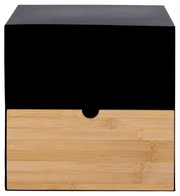 Moderne Nachtkommode mit schwarzem Korpus und Schublade aus hellem Holz, Frontalansicht