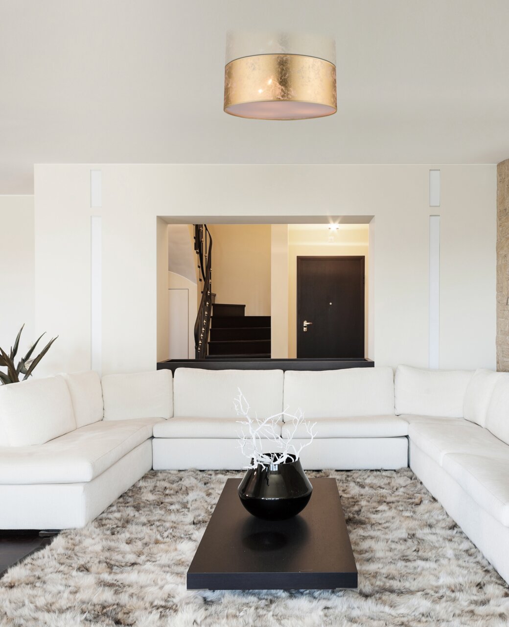 Globo Lighting Deckenleuchte AMY Moderne Deckenleuchte in einem stilvollen Wohnzimmer, von unten betrachtet.