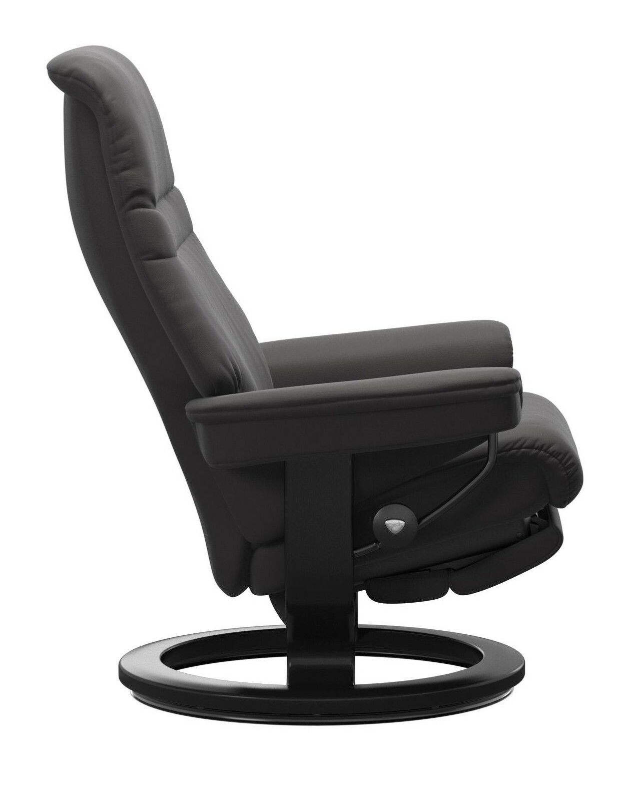 Seitliche Ansicht eines modernen, schwarzen Einzelsessels mit rundem Sockel.