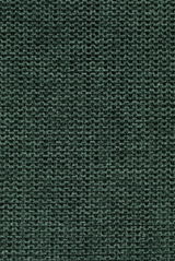 Nahaufnahme eines dunkelgrünen Stoffmusters mit grober Webstruktur.