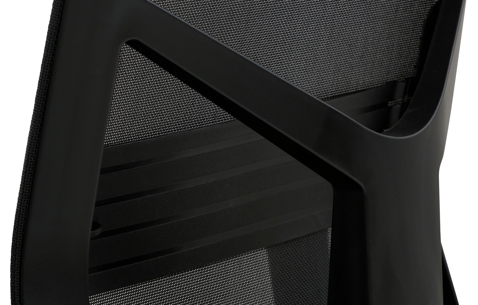 Rückansicht eines Drehstuhls mit schwarzer Netzrückenlehne und modernem Design.