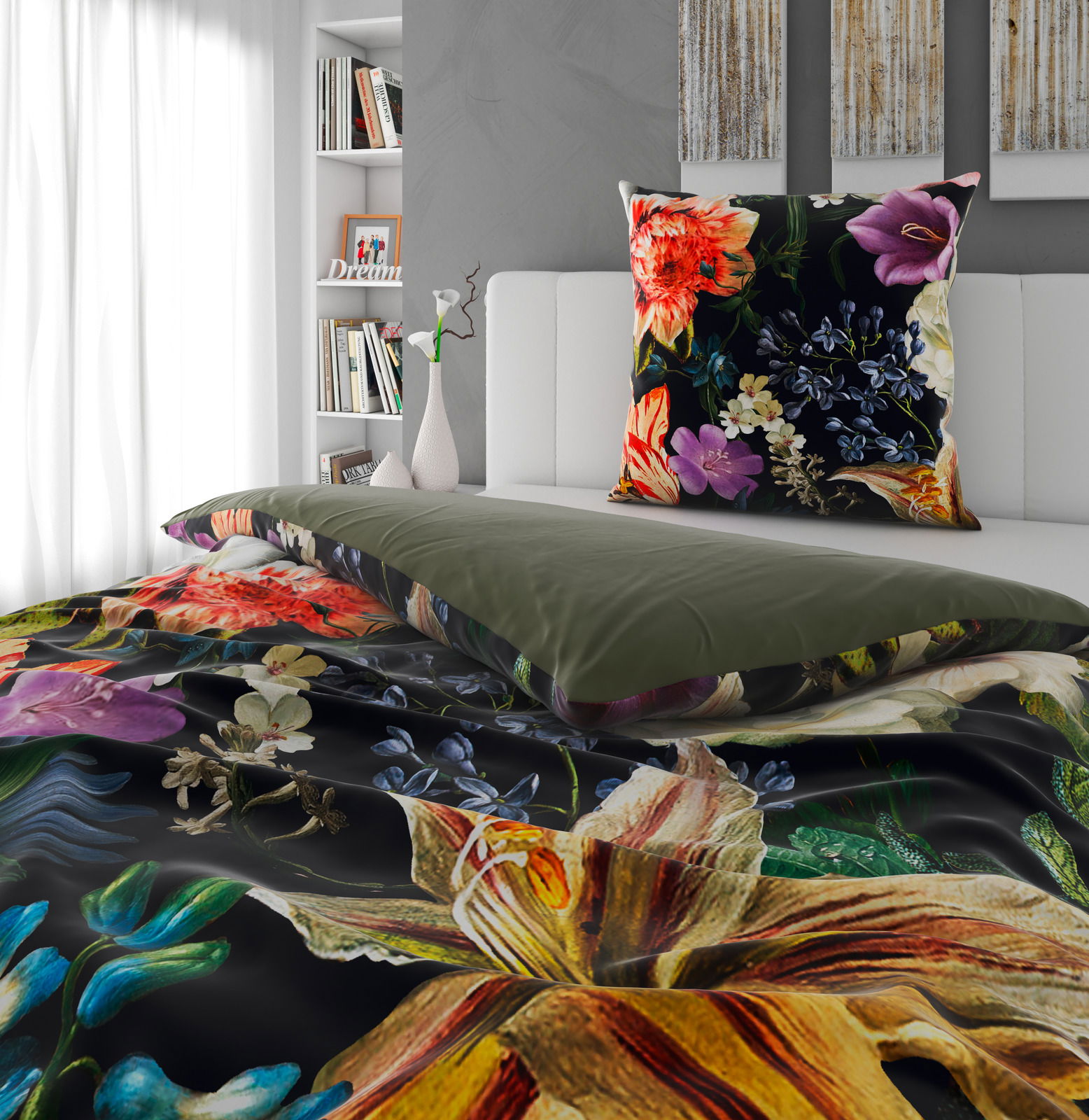 Wendebettwäsche mit floralem Muster in Nahaufnahme, auf einem Bett arrangiert. Die Vorderseite zeigt bunte Blumen auf dunklem Hintergrund, die Rückseite ist einfarbig grün. Perspektive von der Seite des Bettes.