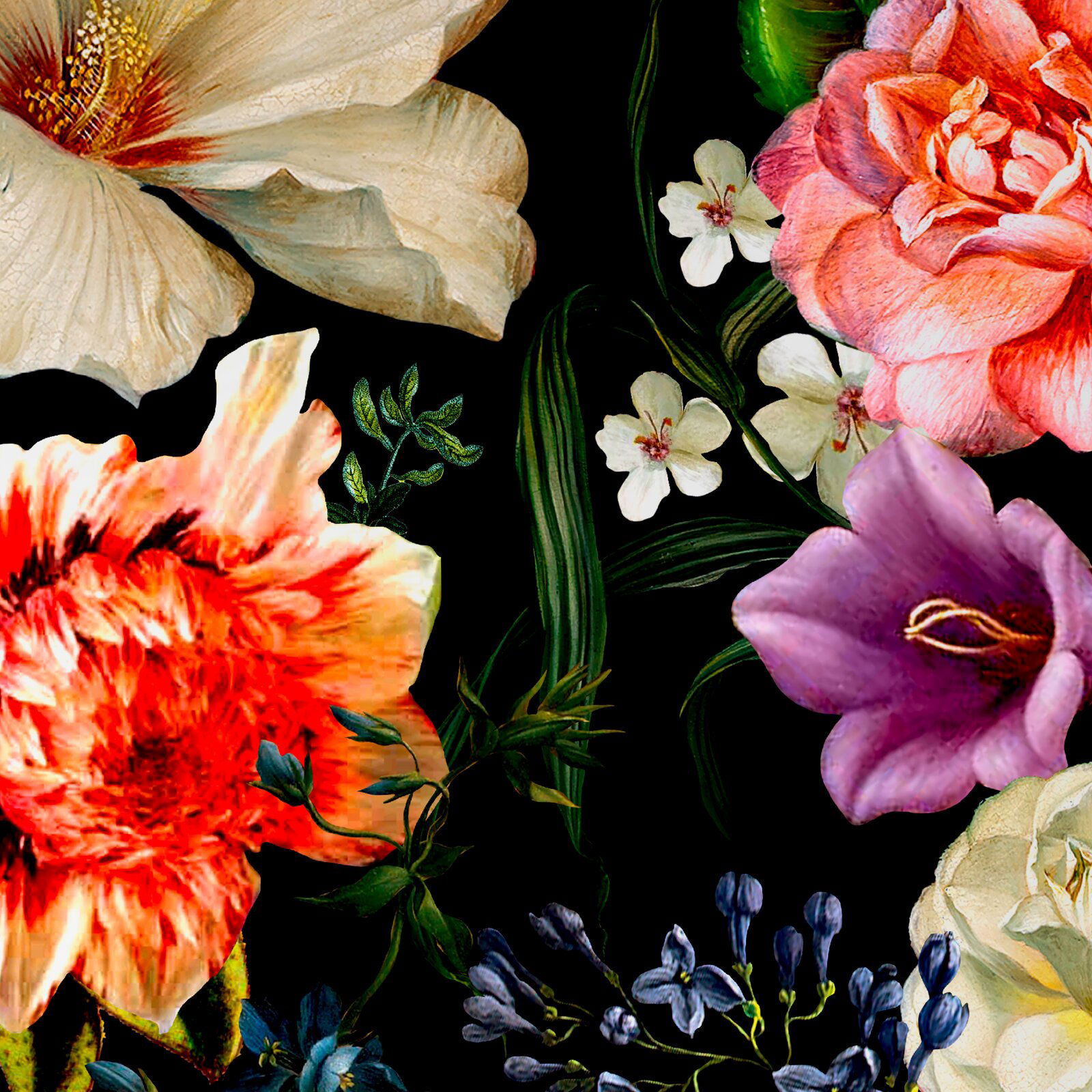 Nahaufnahme einer Wendebettwäsche mit lebendigem Blumenmuster auf dunklem Hintergrund, zeigt verschiedene Blüten in kräftigen Farben.