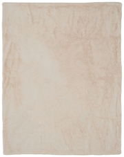 Weiche, beige Kuscheldecke aus der Vogelperspektive fotografiert.