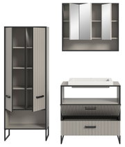 Moderne Badkombination mit Spiegelschrank, Waschbeckenunterschrank und Hochschrank in Frontansicht