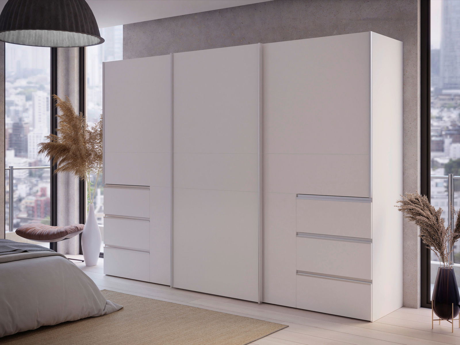 Moderner, dreitüriger Schwebetürenschrank in einem stilvollen Schlafzimmer, seitliche Perspektive