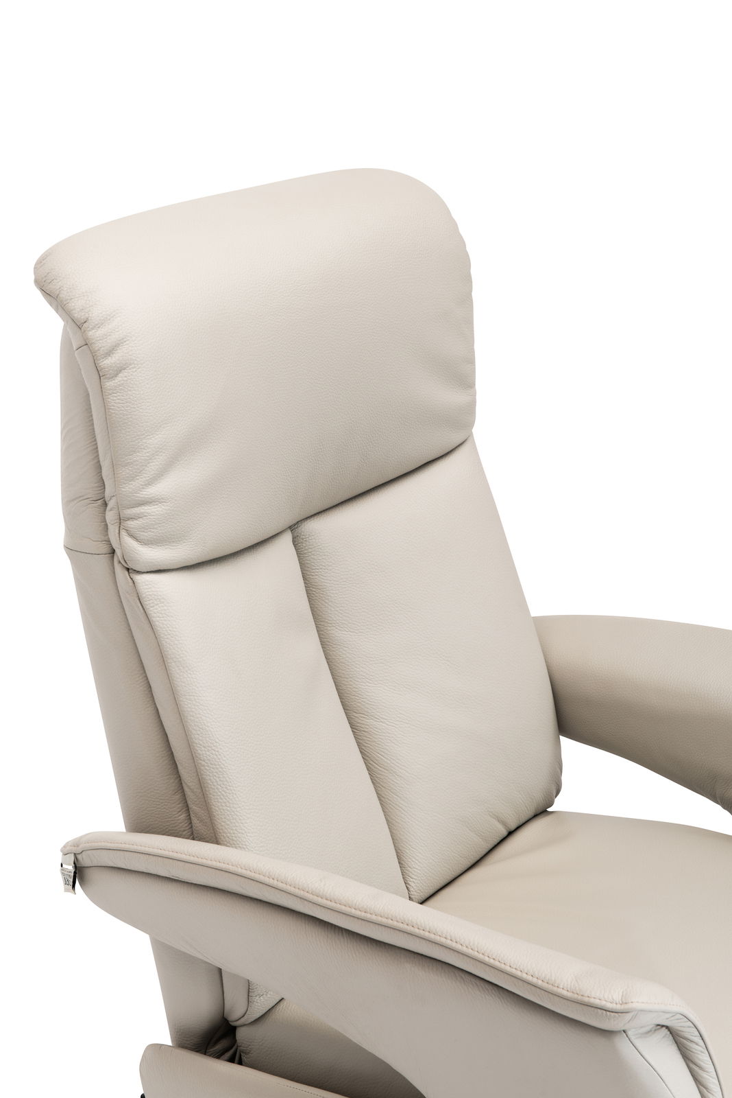 Beiger Relaxsessel Welnova 8035 SUPERIOR, Nahaufnahme von der Seite mit Fokus auf die Rückenlehne und Armlehne.