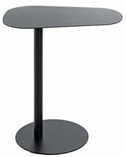 Moderner schwarzer Beistelltisch mit runder Basis und asymmetrischer Tischplatte, seitliche Perspektive