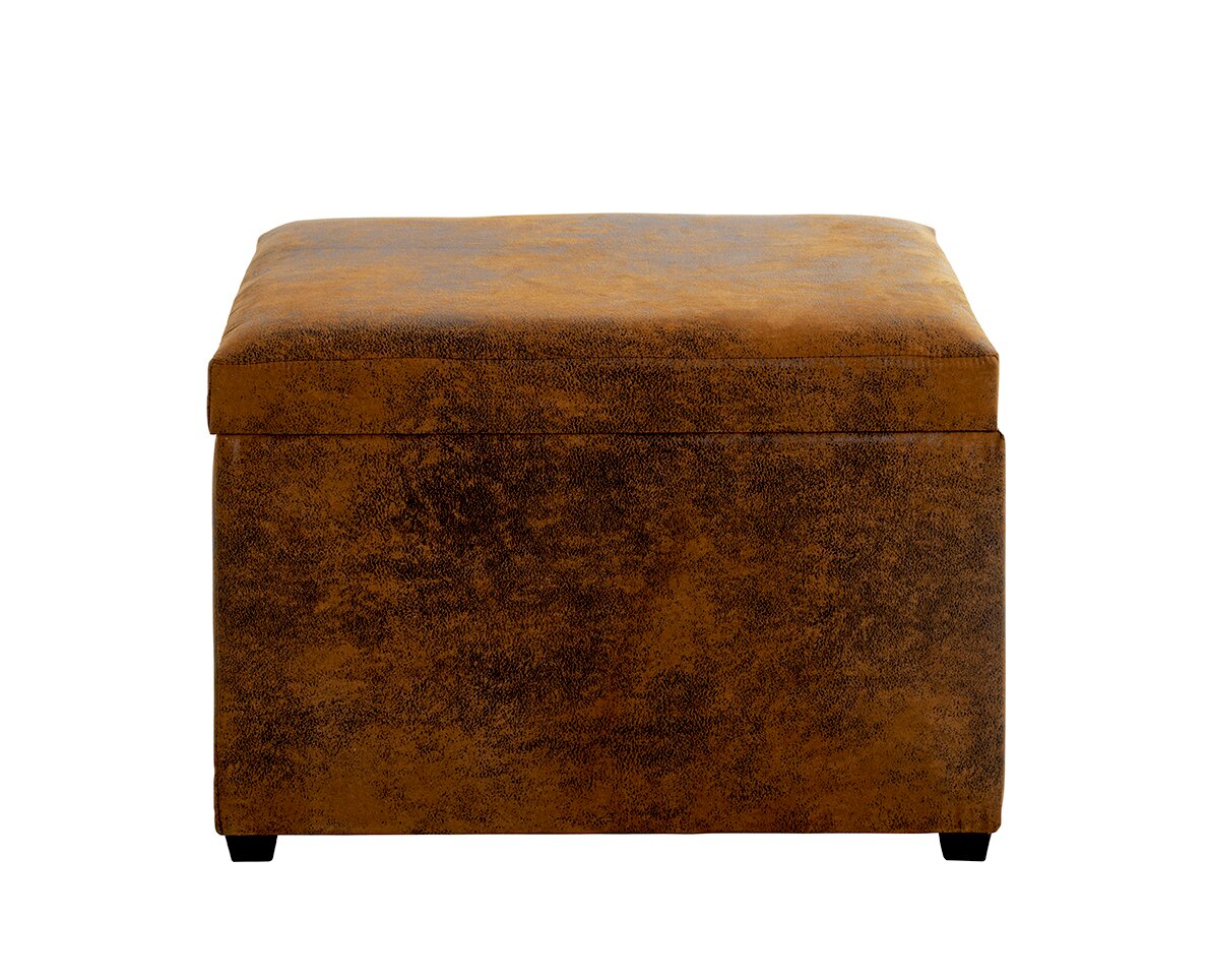 Quadratischer Sitzhocker mit Stauraum in braunem Vintage-Lederlook, frontal aufgenommen mit leicht erhöhter Perspektive auf die Sitzfläche, freigestellt auf weißem Hintergrund