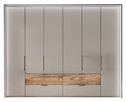 Sechs-türiger Funktionsschrank in moderner Frontansicht mit glatten, glänzenden Oberflächen und zwei mittleren Schubladen in Holzoptik.