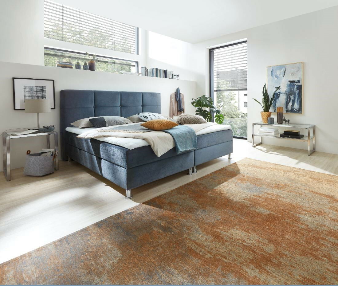 XORA Boxbett MAGNUM Modernes Boxbett in einem hellen Schlafzimmer mit großen Fenstern, seitliche Perspektive