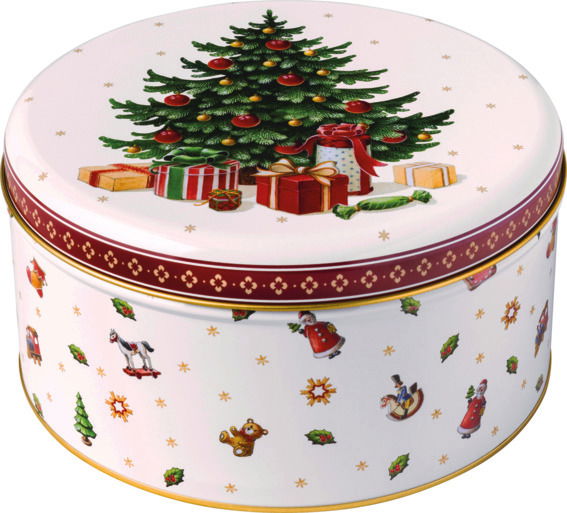 Runde Keksdose mit weihnachtlichem Design, zeigt einen geschmückten Weihnachtsbaum mit Geschenken auf dem Deckel und weihnachtliche Motive an den Seiten, aus seitlicher Perspektive.