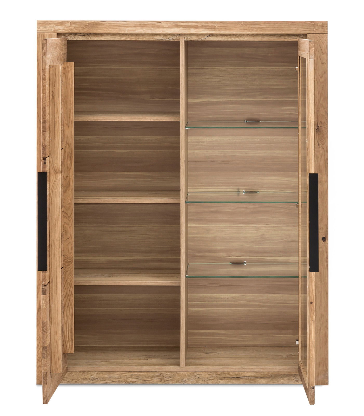 Holzvitrine mit zwei Glastüren, mehreren Regalböden und einer offenen Frontansicht