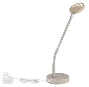 Beige LED-Schreibtischlampe mit rundem Leuchtenkopf, flexiblem Schwanenhals und rundem Standfuß inklusive Netzteil, freigestellt vor weißem Hintergrund, Perspektive: leicht von oben seitlich