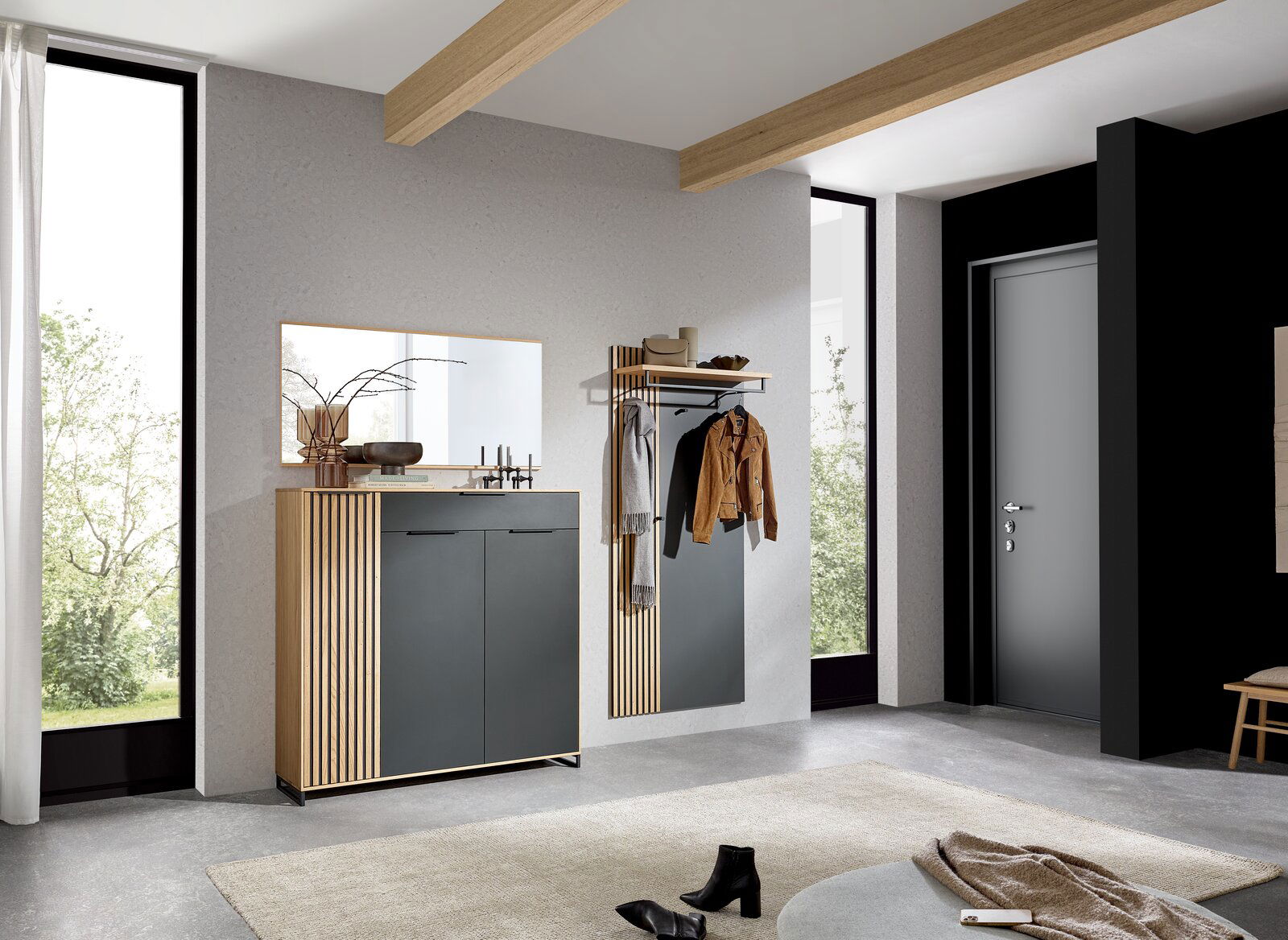 Dieter Knoll XL-Schuhschrank RIVA Moderner Eingangsbereich mit Schuhschrank, Spiegel und Garderobenpaneel in Holzoptik, seitliche Perspektive