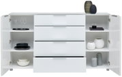 Weißes Sideboard mit offenen Türen und Schubladen, gefüllt mit Geschirr und Dekorationen, frontale Ansicht