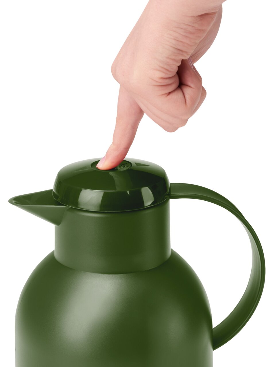 Groene thermoskan SAMBA 1,5 l, gezien van bovenaf, met een hand die op de knop van het deksel drukt.