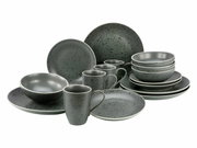 Kombiservice Industrial Chic in grauer Farbe mit schwarzem Sprenkelmuster, bestehend aus Tellern, Schalen und Tassen, aus frontaler Perspektive.