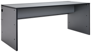 Moderner Gamingtisch in grauer Farbe, seitliche Perspektive
