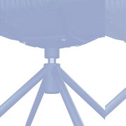 Nahaufnahme der Unterseite eines Armlehnstuhls mit schwarzem Metallgestell und geflochtener Sitzfläche, von unten betrachtet.