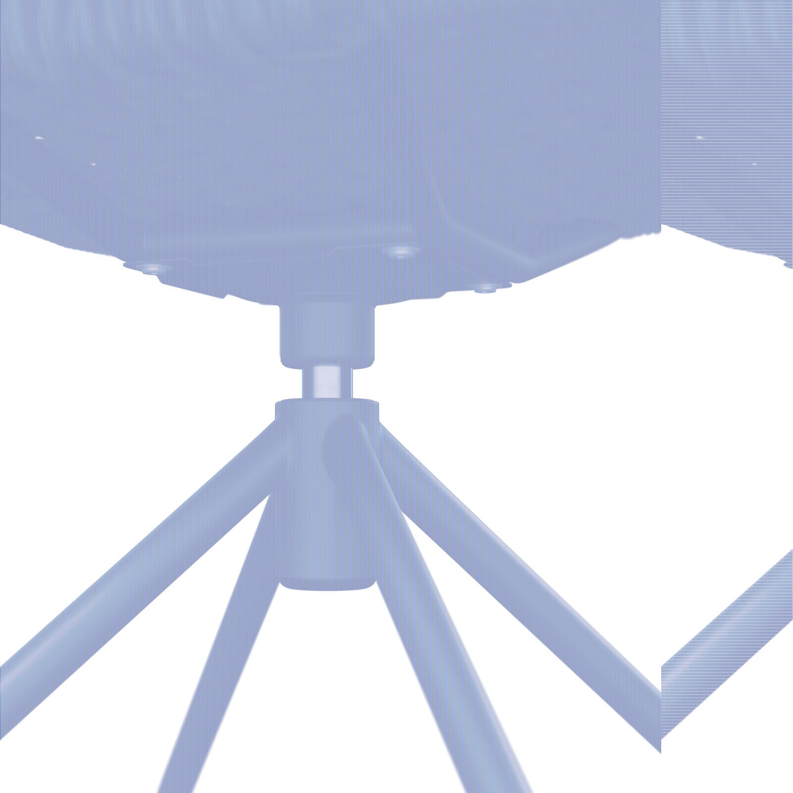 Nahaufnahme der Unterseite eines Armlehnstuhls mit schwarzem Metallgestell und geflochtener Sitzfläche, von unten betrachtet.