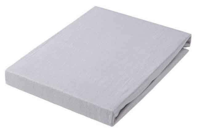 Gefaltetes Spannbetttuch in Graphitfarbe, Ansicht von oben.