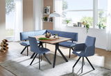 Moderne Esszimmer-Sitzgruppe mit blauer Eckbank und Stühlen, Tisch in Holzoptik, seitliche Perspektive