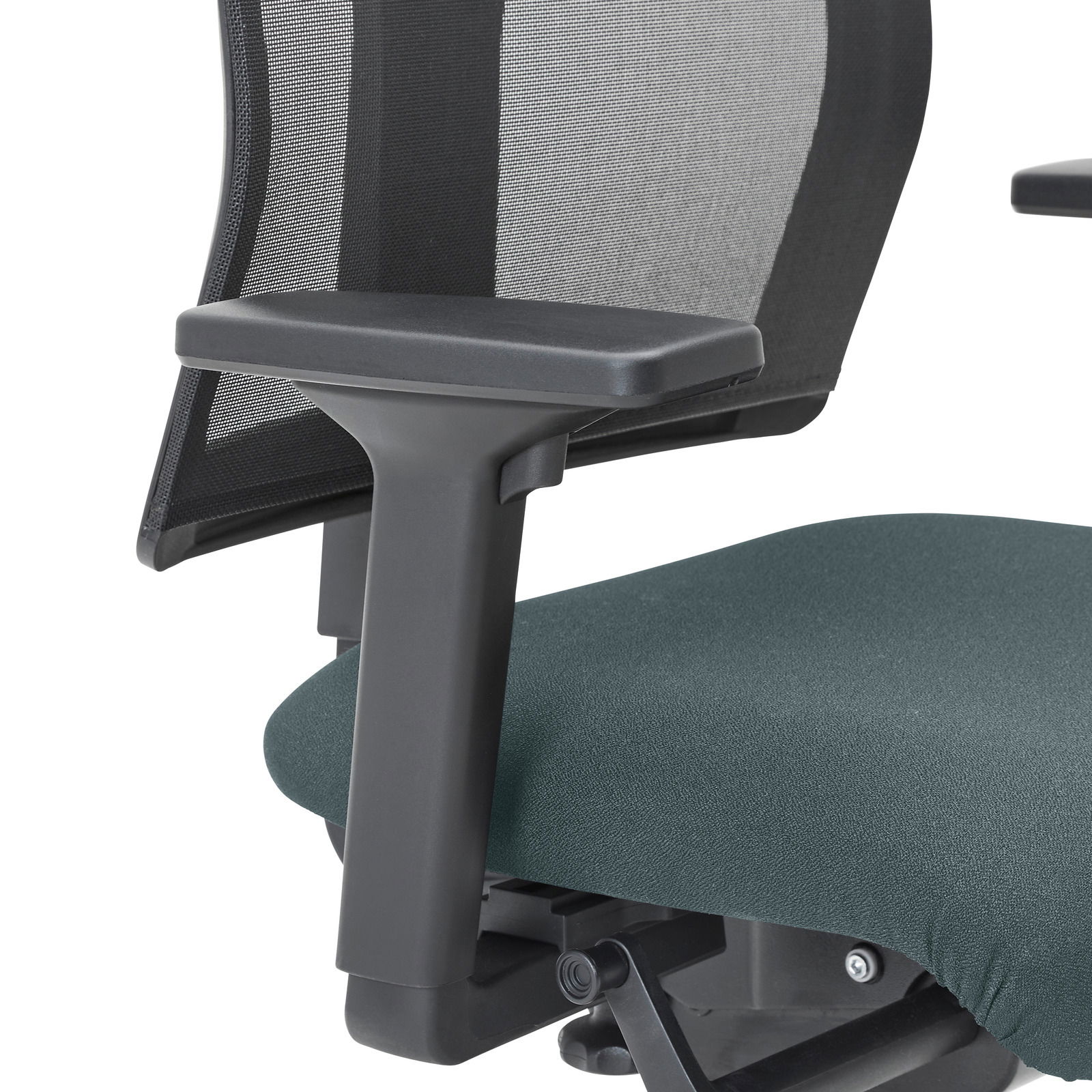 Dieter Knoll Drehstuhl NUOVO Nahaufnahme eines Drehstuhls mit Netzrückenlehne und gepolsterter Sitzfläche, seitliche Perspektive