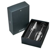 Zwei Champagnergläser in einer eleganten schwarzen Geschenkbox von oben betrachtet, mit dem Logo 'JOOP!' auf dem Deckel.