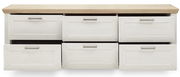 Frontale Ansicht eines Sideboards mit sechs Schubladen, weiß mit Holzoberfläche.