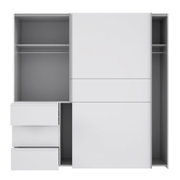 Schwebetürenschrank in weißer Farbe mit offener Perspektive, zeigt Innenfächer und Schubladen.