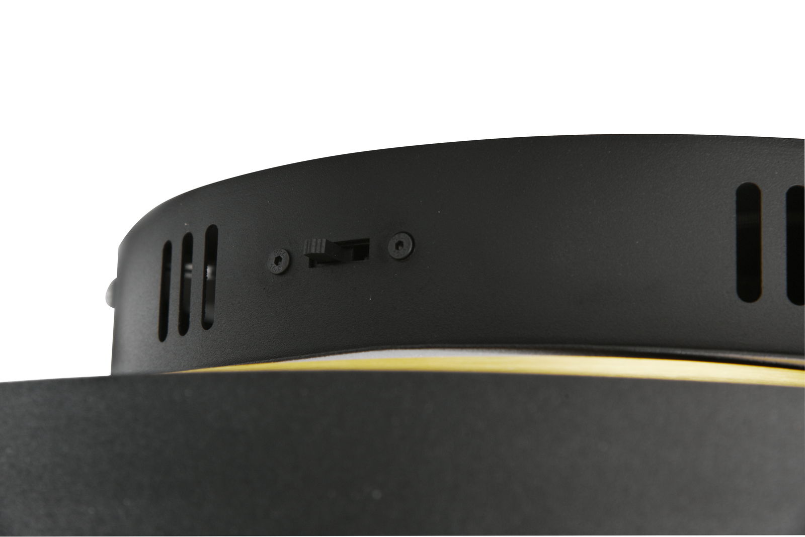 Nahaufnahme einer schwarzen LED-Deckenleuchte CAYA mit seitlicher Perspektive, die Lüftungsschlitze und einen Schalter zeigt.