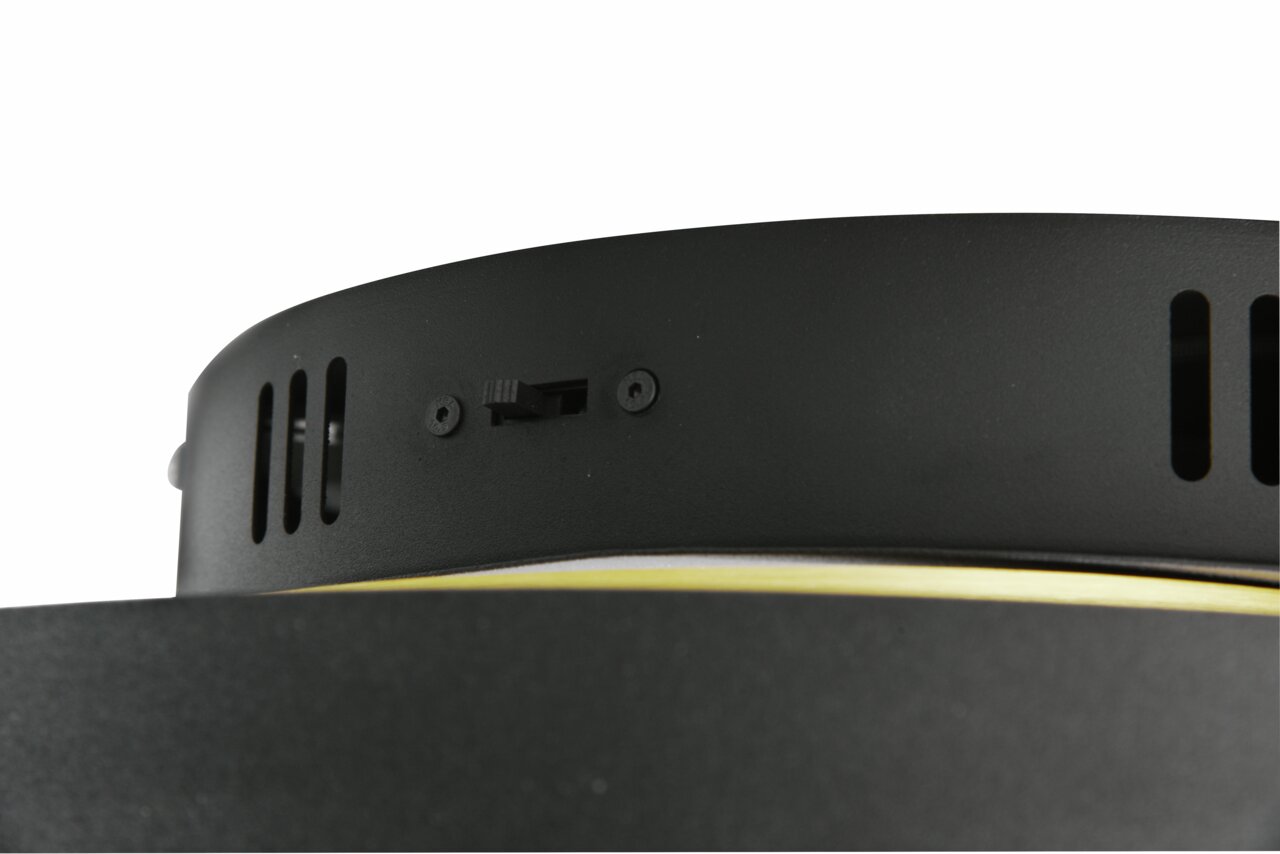 Nahaufnahme einer schwarzen LED-Deckenleuchte CAYA mit seitlicher Perspektive, die Lüftungsschlitze und einen Schalter zeigt.