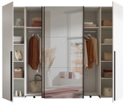 Moderner Dreh- und Schwebetürenschrank mit vier Türen, teilweise geöffnet, zeigt Innenfächer mit Kleidung und Accessoires. Perspektive: Frontalansicht.